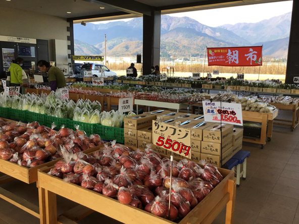 店内の農産物売り場