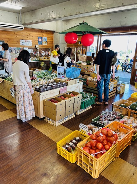 あけの農さん物直売所の内観