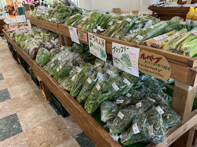 須玉町農林水産物直売の店内