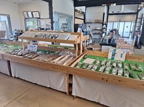 ゆうのう市場農産物直売所の店内